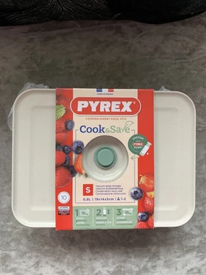 BNWT Pyrex Cook & Save glass container with lid size S 0.8L for 1-2 people #2 - Image 1 of 2