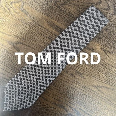 TOM FORD Polka Dots Tie Patten Silk 100% Silver  Made in Italy Classic Luxury - Image 1 of 4