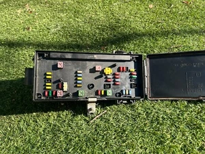 2008-2009 DODGE RAM 1500 TIPM INTEGRATED POWER MODULE FUSE BOX RELAY P68028002AB - Picture 1 of 10