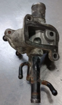 KIA RIO 5 2008 1.6 L 4 CYLINDER ENGINE THERMOSTAT COOLANT HOUSING 25620-26870 4Q - Image 1 of 4