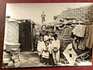 PHOTO / LIMA PEROU / HABITATION AVEC FEMME ET ENFANTS / FORMAT H 13 L 17 CM - Imagen 1 de 2