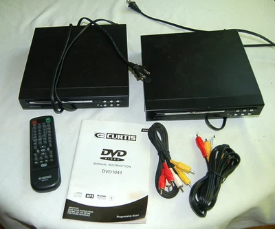 2 = Reproductores de DVD portátiles Curtis DVD 1041 un control remoto, un manual y cables sin probar Foto 1 de 4
