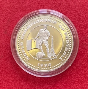 Belle monnaie argent BE, 2000 Shillings Coupe du monde de football France 1998 - Picture 1 of 2