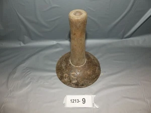 Raspador de pelo de cerdo de carnicero con mango de madera antiguo - 43/4" de diámetro - 6" de largo - Imagen 1 de 3