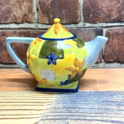 Oneida Kitchen Country Bouquet Collectible Mini Teapot Modern Floral 5" X 7 - Image 1 of 4