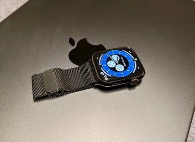 Apple Watch Series 7 (GPS+Cellular) 45 mm Gehäuse Edelstahl Milanese Armband - Bild 1 von 4