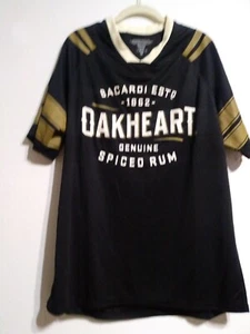 Camiseta de fútbol deportiva mediana Bacardi para hombre negra y dorada Oakheart Spiced Ron - Imagen 1 de 6