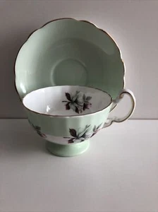 Bone China England Green Mint White Roses Tea Cup Saucer Pre Owned - Picture 1 of 12