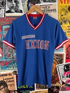 Camiseta de Colección Años 90 Azul Rojo Indianhead Exxon #22 Cuello en V Camiseta Timbre EE. UU. Softbol - Imagen 1 de 9