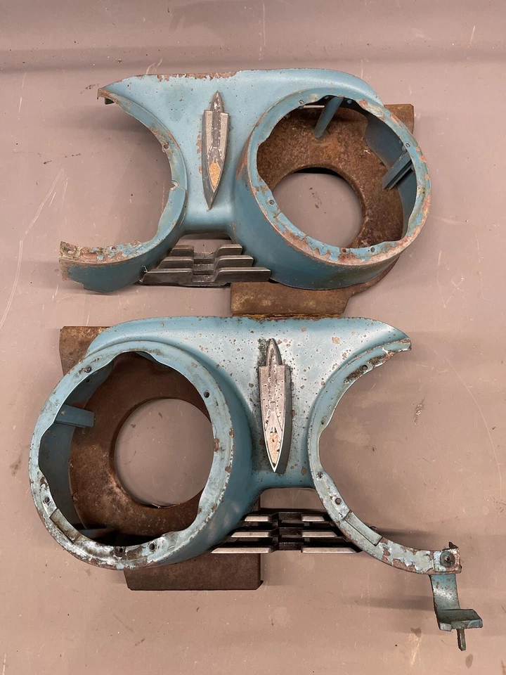 Oldsmobile 98 1960 carcasas de faros extensiones de rejilla noventa ochenta y ocho molduras Foto 1 de 4