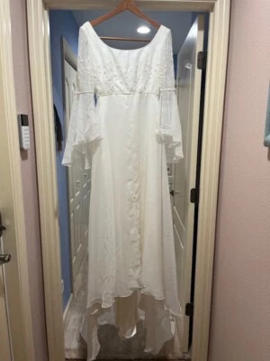 Elegant, Classic Wedding Dress, Size 8, Ivory, Eden Bridals  - Image 1 of 4