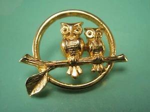 Two Owls Vintage AVON Tie Tack Lapel Pin barn horn screech snowy animal bird k01 - Picture 1 of 5