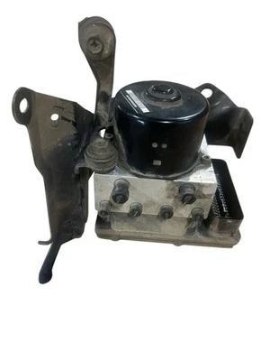 2004-2005 Nissan Armada ABS Pump Assembly RWD Big Tow Package 4 Wheel - Image 1 of 4