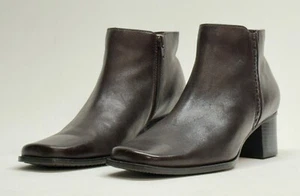 Bass Verona Boots Brown Leather Ankle Booties Square Toe Stacked Heel Size 8M - Picture 1 of 12