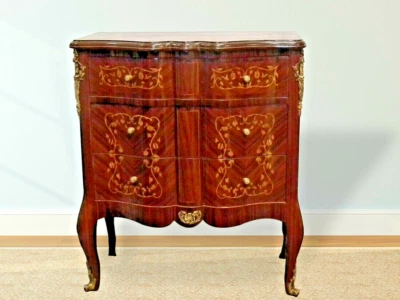 Commode Style Louis XV en Bois de Hêtre et en bronze avec Trois Tiroirs & motifs - Photo 1/4