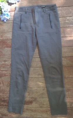 Calça feminina CLUB MONACO tamanho 6 cinza carreira bolsos exclusivos aparados couro sintético - Imagem 1 de 4