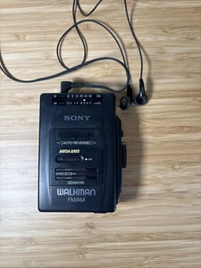 LETTORE CASSETTE PORTATILE SONY WALKMAN WM-F2068 AM/FM con cuffie modello raro. - Foto 1 di 7