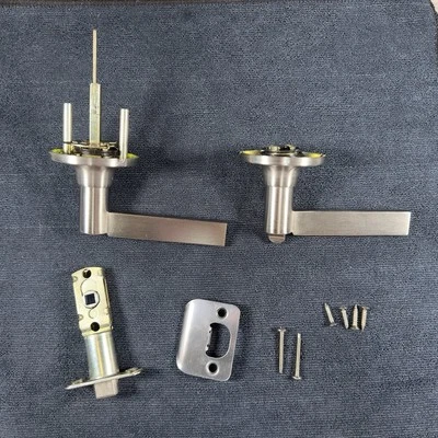 Yale Satin Nickel Interior Door Privacy Lever Locking Reversible - Image 1 of 4