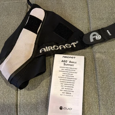 Suporte de tornozelo Aircast A60 — pé/tornozelo direito, médio, preto/cinza. Novo em folha - Imagem 1 de 4