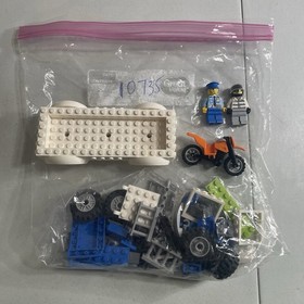 Lego Juniors 10735 Police Truck Chase w/ 2 Minifigures **Complete - No Booklet**