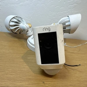 Ring Floodlight Cam 2210C-XYZ UNTESTED - Picture 1 of 11