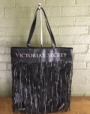 Victoria’s Secret NOVA com Etiquetas Preta Bolsa de Ombro Extra Grande com Borlas - Imagem 1 de 3