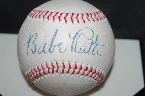 BABE RUTH  SIGNED BASEBALL  1930's REPRODUCTION SOUVENIR EXCELLENT GIFT!!! Cover