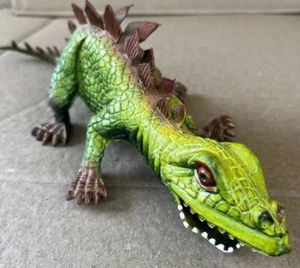 Dinosaurio Lagarto Monstruo Juguetes Imperiales 13" Vinilo Verde Ojos Rojos China De Colección - Imagen 1 de 4