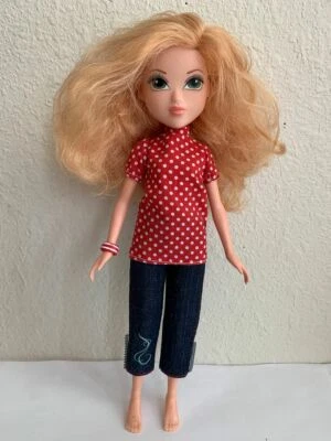 Bratz Moxie Girlz Girl Doll Avery Blonde Hair Green Eyes Clothes  - Image 1 of 4