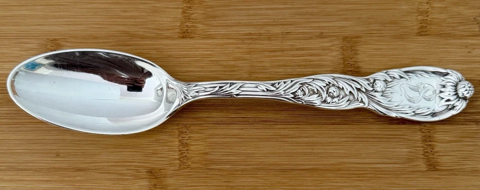 "CRISANTEMO TIFFANY ESTERLINA 8 3/8"" OVALADO PORCIÓN O CUCHARADA ANTIGUO MONO FLORAL" Foto 1 de 4