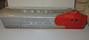 CUERPO DE UNIDAD LIONEL #2243 SANTA FE F3 A, CON # TABLAS Y TODAS LAS DEMÁS PIEZAS DE ACABADO, - Imagen 1 de 5