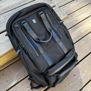 Victorinox Professional Deluxe Travel Laptop Backpack Business Travel “READ” - Afbeelding 1 van 24
