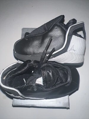 302355-001 Nuevo en Caja Vintage Baby Jordan Jumpman J’Madness Negro Med Gris Talla 2c-5.5c Foto 1 de 4
