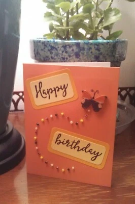 Tarjeta de cumpleaños hecha a mano con mariposa y cuentas, naranja Foto 1 de 4