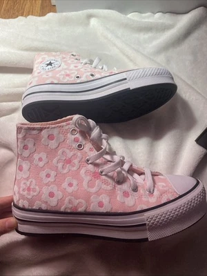 ( Size 4) Youth/Kids CONVERSE Chuck Taylor All Star Lift High Top Sneaker - Image 1 of 4