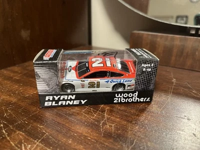 Ryan Blaney Throwback Darlington 2016 1/64 *Autografiado* Foto 1 de 4