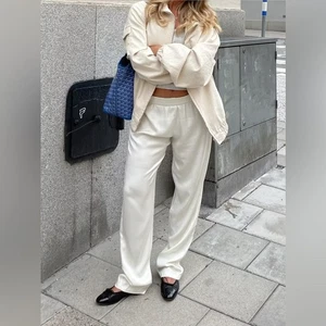 Pantalones de ensueño Djerf Avenue cintura elástica crema nube XL - Imagen 1 de 10