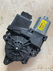 Kia CEE'D JD Bj.14 orig. DONGYANG Fensterhebermotor vorne rechts 82460-A2010 - Bild 1 von 6