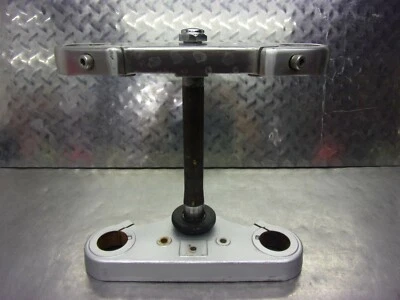 561 A TRIUMPH BONNEVILLE AMERICA 800 2002 OEM TRIPLE TREE Foto 1 de 4