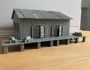 28mm Railway Warehouse Shipping Building Train Station Building with Platform - Picture 1 of 10