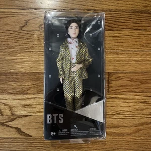 Mattel x BTS Suga Yoon-gi Sammlerstück Mode K-Pop Idol Puppe versiegelt neu in Box - Bild 1 von 4