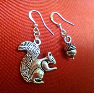 Cute SQUIRREL +ACORN EARRINGS 3D Handmade Nice Gift Made in UK FREE P&P - Picture 1 of 5