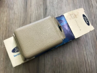 Ford Galaxy Ltd 1972 como nuevo cinturón de seguridad delantero cubierta de anclaje bronceado D2Az-6560235-B Foto 1 de 2