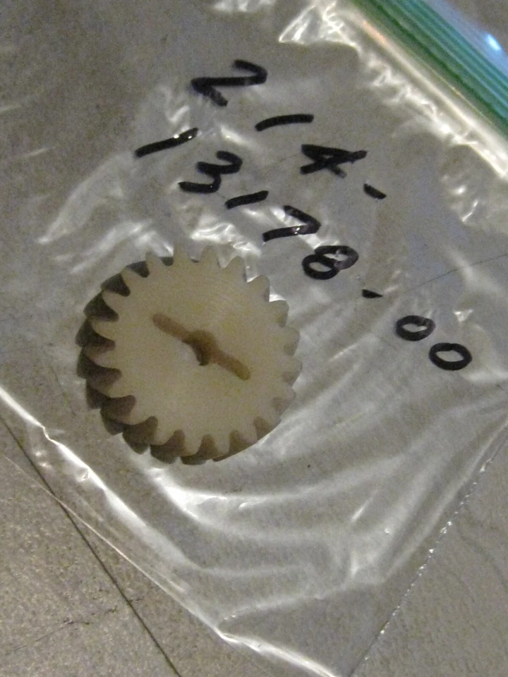 YAMAHA DT1 250 BOMBA DE ACEITE ENGRANAJE DE TRANSMISIÓN 1968 ¡NUEVO! Foto 1 de 1