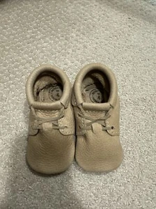 Freshly picked moccasins unisex oxfords baby shoes size 4 Weathered Brown - Picture 1 of 5