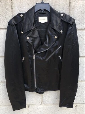 NUEVO SIN ETIQUETAS $4500 GUCCI Guccy Farmacia Bordado Satén Chaqueta Motociclista Negra Talla 44 Foto 1 de 4