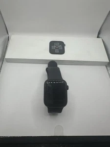 Apple Watch SE (2nd Generation) 44mm GPS Cellular Black Aluminum Smartwatch - Zdjęcie 1 z 11
