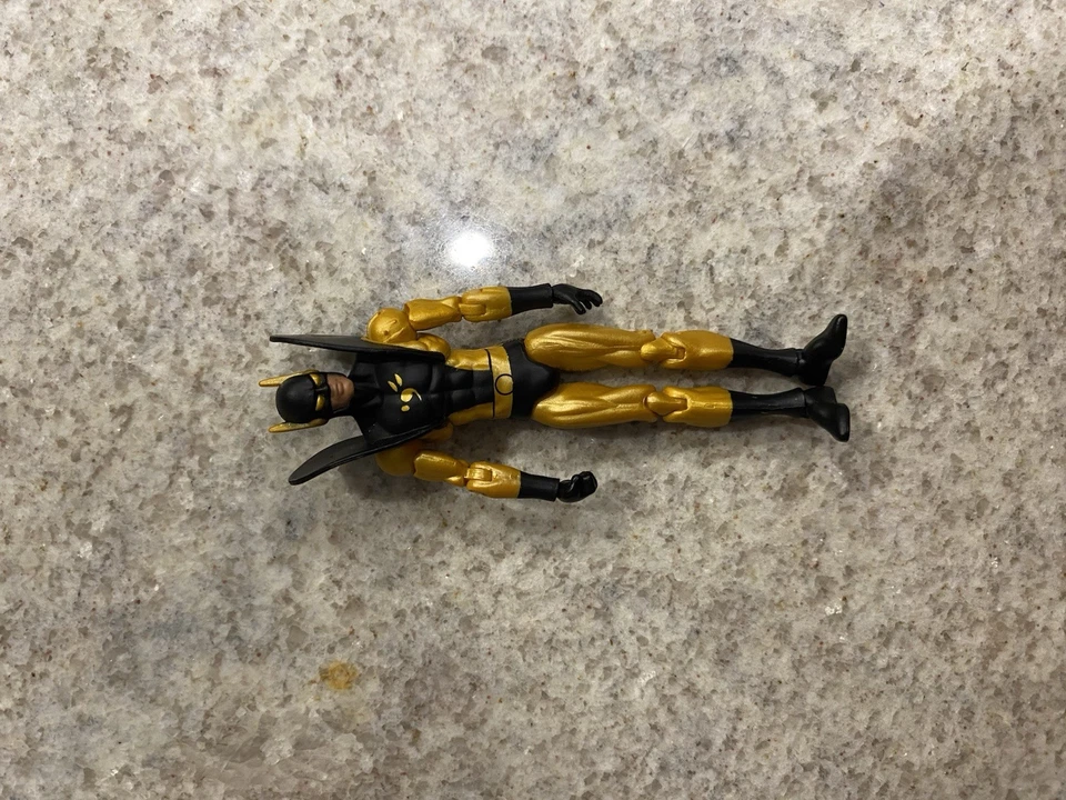 Marvel Universe Yellow Jacket 4" Inch Action Figure Hasbro 2009 - Image 1 of 1