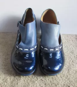 John Fluevog Enneagram Achiever Damen blau Leder seitliche Schnalle Pumps Absatz Größe 6 - Bild 1 von 10