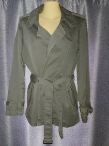 Neu ohne Etikett Coldwater Creek klassischer kurzer Trenchcoat Jacke Gr. 12 Armee/olivgrün - Bild 1 von 8